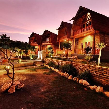 Adara Beach Huts Batununggul Esterno foto