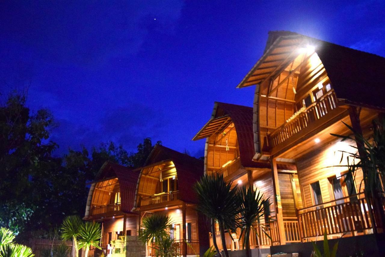 Adara Beach Huts Batununggul Esterno foto